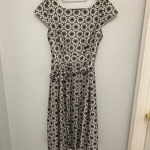 Jones New York White and Black A-Line Dress with Pleated RufflesSize 10